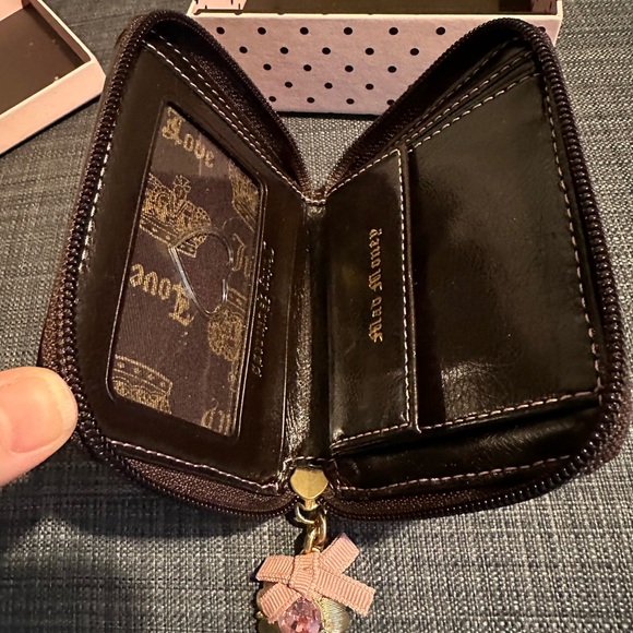 NWT- Rare Juicy Couture Embroidered Pink Floral Wallet in Gift Box - Picture 4 of 9
